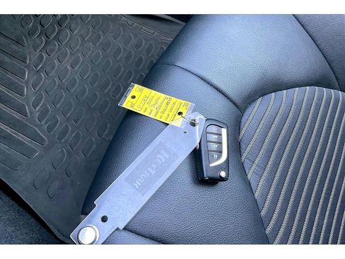 Used 2024 Toyota Camry SE image 12