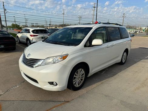 Used 2015 Toyota Sienna XLE Premium image 6