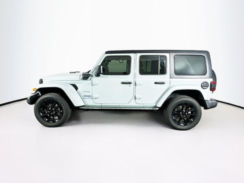 Used 2023 Jeep Wrangler Unlimited Sahara w/ Cold Weather Group AWD/4WD image 4