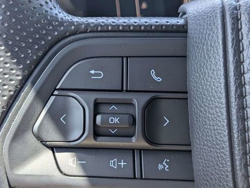 Used 2025 Toyota Tacoma SR5 AWD/4WD image 23