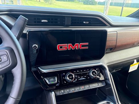 New 2026 GMC Sierra 2500 4x4 Crew Cab Denali Ultimate image 23
