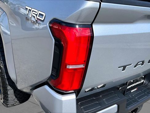 Used 2025 Toyota Tacoma TRD Sport AWD/4WD image 27