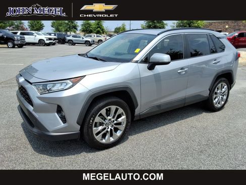 Used 2019 Toyota RAV4 XLE Premium FWD image 1