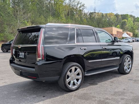 Used 2018 Cadillac Escalade Luxury image 9