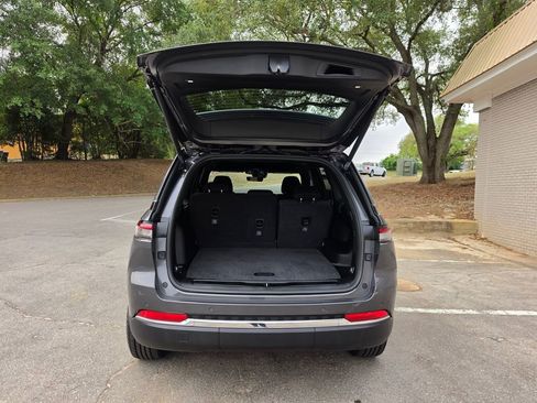 Used 2025 Jeep Grand Cherokee Laredo w/ Luxury Tech Group I RWD image 33