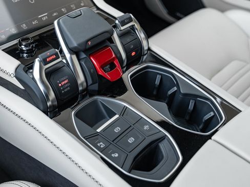 Used 2025 Lamborghini Urus SE image 28