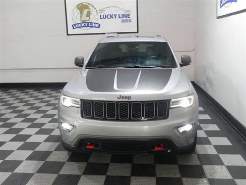 Used 2019 Jeep Grand Cherokee Trailhawk w/ Trailhawk Luxury Group AWD/4WD image 3