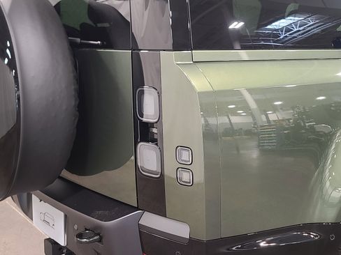 New 2026 Land Rover Defender 130 X-Dynamic SE AWD/4WD image 18