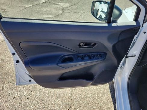Used 2025 Nissan Versa S w/ Trunk Package image 9