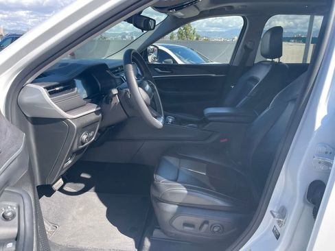 Used 2023 Jeep Grand Cherokee Limited w/ Black Appearance Package image 4