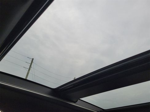 Used 2025 Toyota RAV4 XSE w/ Premium Package image 34