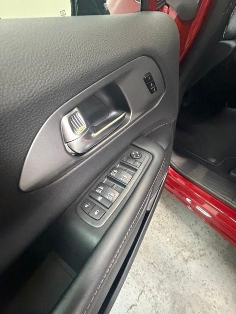 New 2027 Chrysler Pacifica Select AWD/4WD image 24