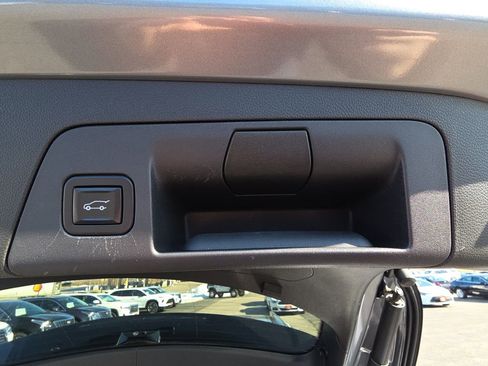 Used 2022 Buick Envision Essence w/ Technology Package II image 33