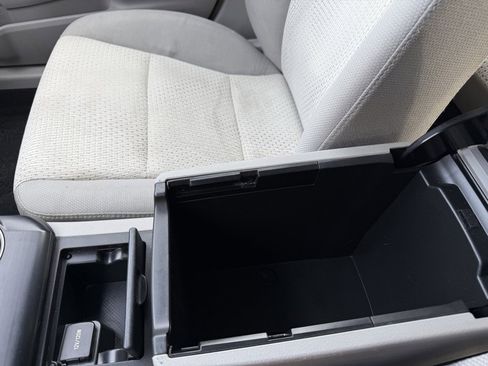 Used 2012 Toyota Camry LE image 29