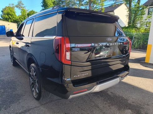 Used 2025 Ford Expedition Platinum w/ Platinum Ultimate Package AWD/4WD image 8