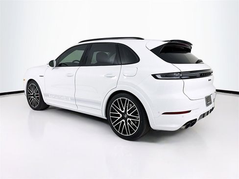 New 2026 Porsche Cayenne Turbo image 3