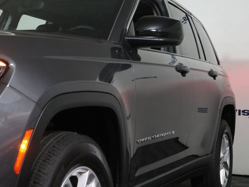 Used 2023 Jeep Grand Cherokee Laredo w/ Luxury Tech Group I image 11