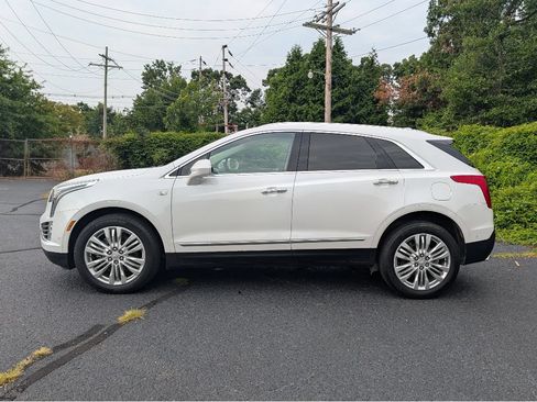 Used 2017 Cadillac XT5 Premium Luxury w/ Driver Assist Package AWD/4WD image 9