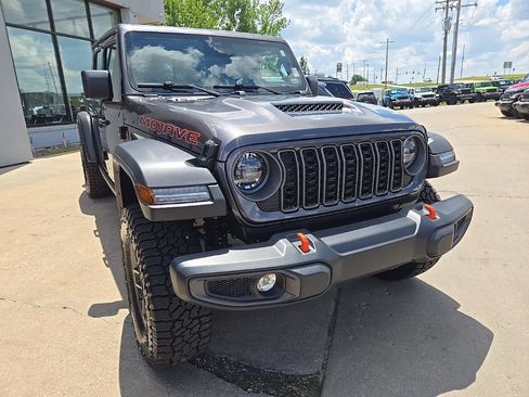 Used 2026 Jeep Gladiator Mojave AWD/4WD image 15