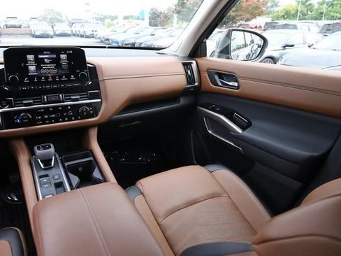 Certified 2025 Nissan Pathfinder Platinum w/ Cargo Package FWD image 28