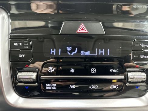 Certified 2023 Kia Sorento EX image 17