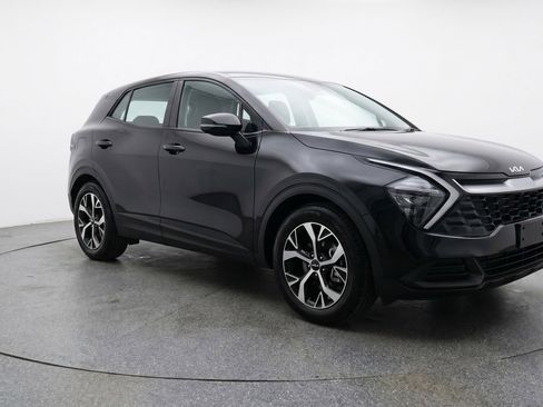 Used 2025 Kia Sportage LX FWD image 3
