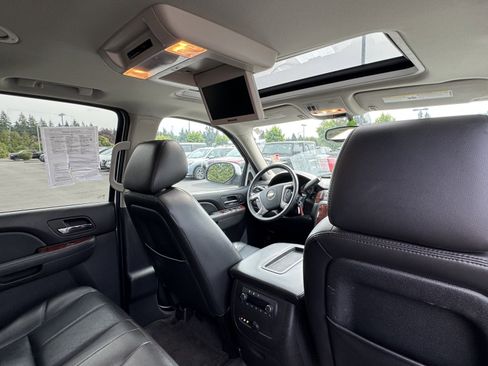 Used 2012 Chevrolet Suburban LT image 12