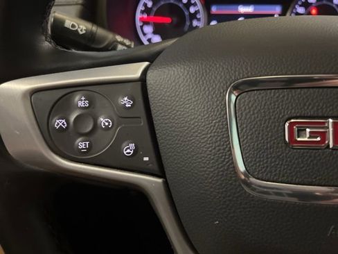 Used 2024 GMC Terrain SLT image 40