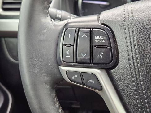 Used 2019 Toyota Highlander Limited Platinum FWD image 25