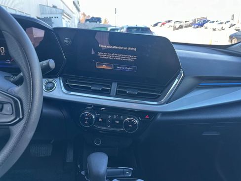 Used 2025 Chevrolet Trax LT image 18