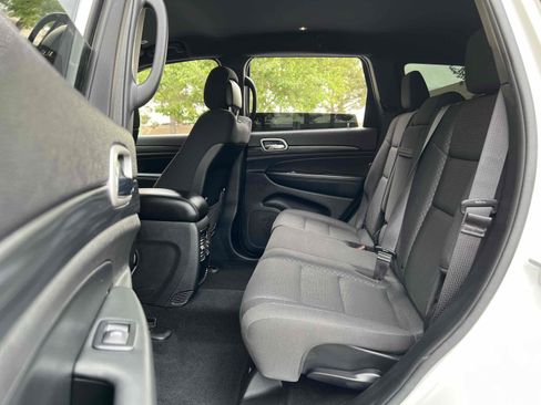 Used 2020 Jeep Grand Cherokee Laredo image 37