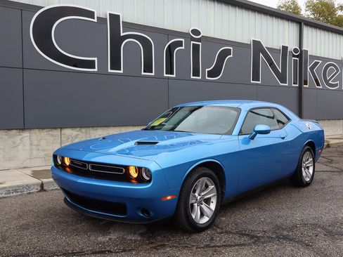 Used 2023 Dodge Challenger SXT image 1