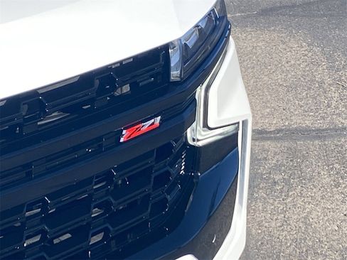 Used 2023 Chevrolet Suburban Z71 w/ Luxury Package image 9