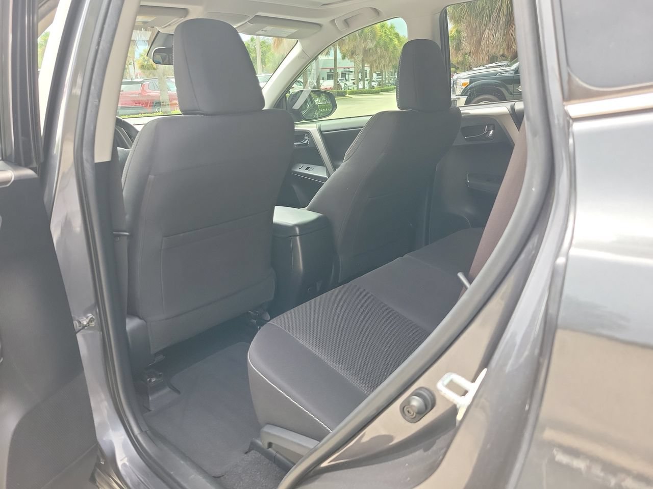 Used 2018 Toyota RAV4 XLE FWD image 10