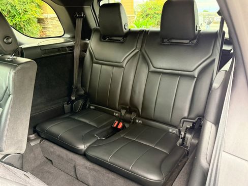 Used 2018 Land Rover Discovery SE image 14