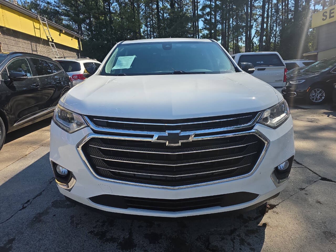 Used 2019 Chevrolet Traverse Premier w/ Driver Confidence II Package FWD image 3