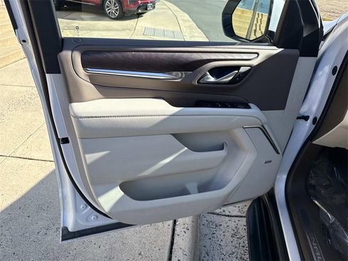 Used 2023 GMC Yukon Denali w/ Advanced Technology Package image 15