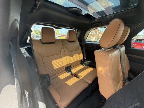 Used 2017 Land Rover Discovery HSE AWD/4WD image 34