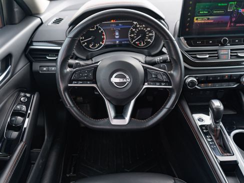 Used 2024 Nissan Altima 2.5 SR w/ SR Premium Package FWD image 21