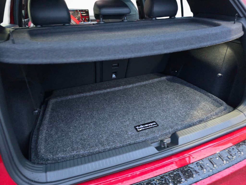 New 2026 Volkswagen GTI SE FWD image 16