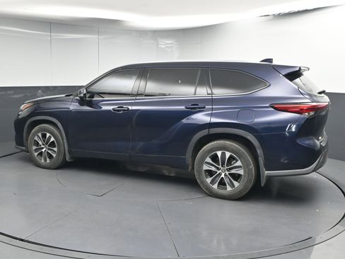 Used 2020 Toyota Highlander XLE image 6