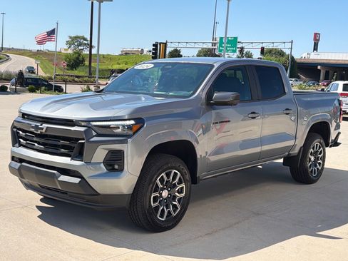 Used 2024 Chevrolet Colorado LT w/ LT Convenience Package III RWD image 4