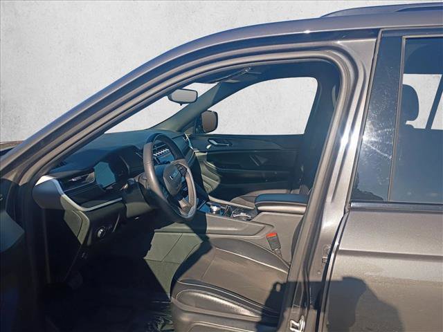 Used 2023 Jeep Grand Cherokee Altitude AWD/4WD image 10
