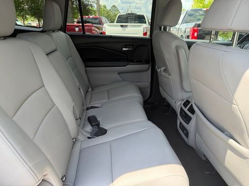 Used 2017 Honda Pilot Touring image 8