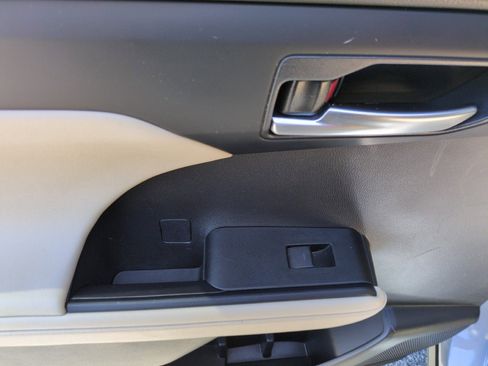 Used 2023 Toyota Highlander XLE AWD/4WD image 26