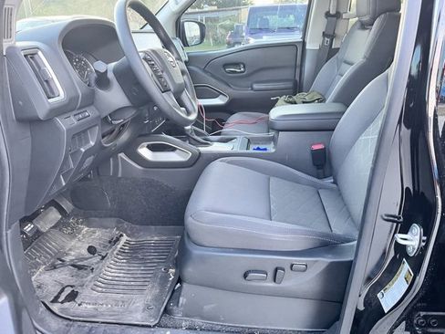 Used 2025 Nissan Frontier SV image 7