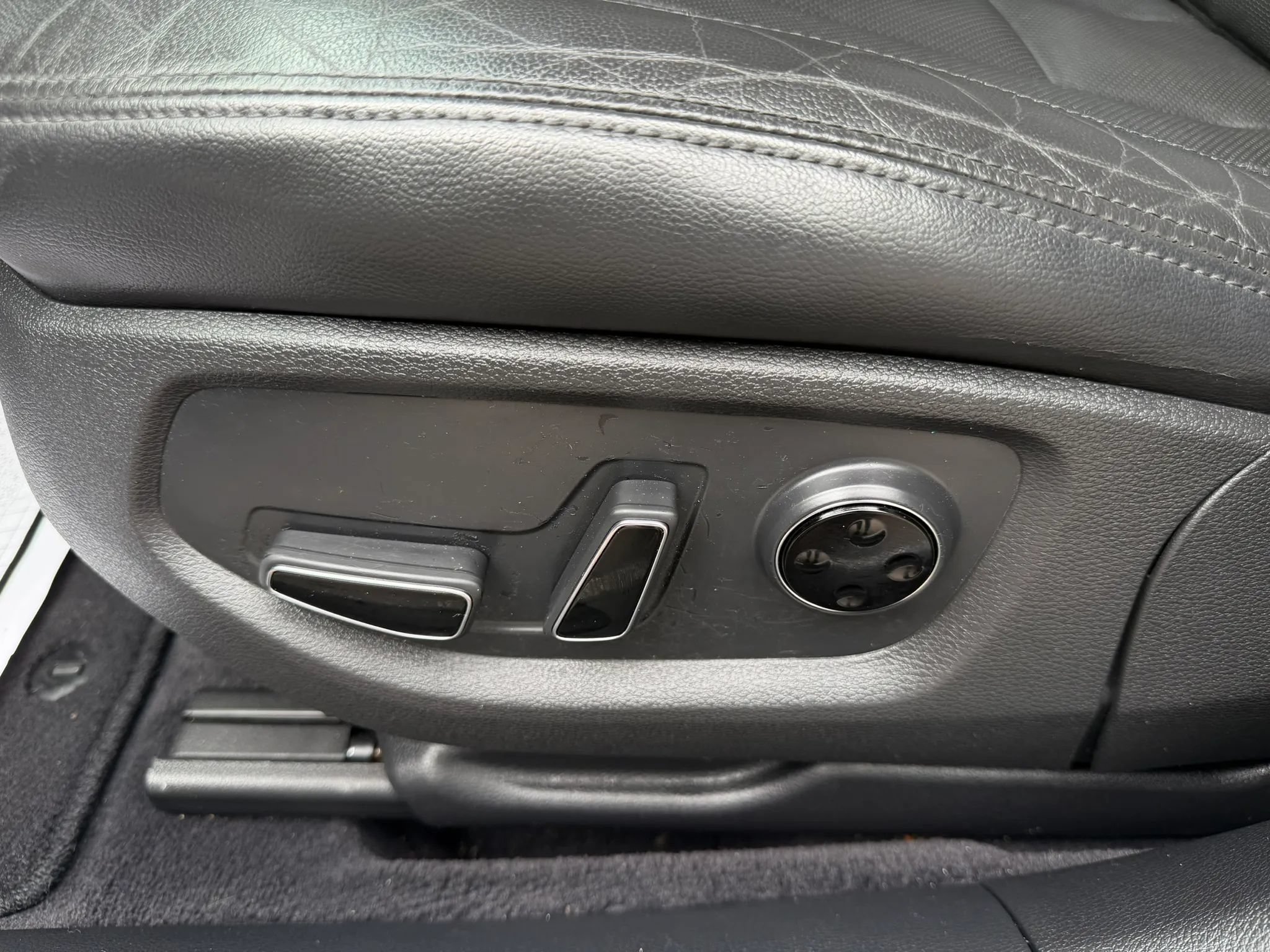 Used 2017 Genesis G80 3.8 RWD image 23