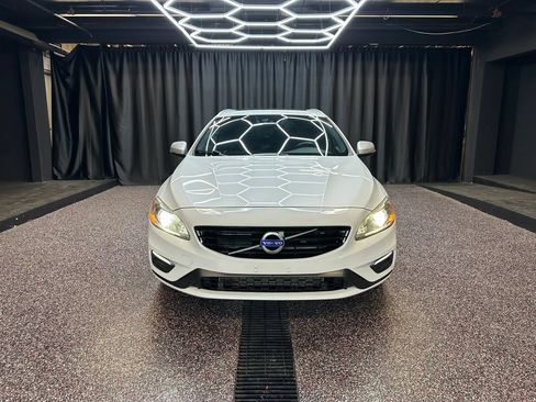Used 2016 Volvo V60 T6 R-Design Platinum AWD/4WD image 2