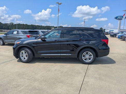 Used 2023 Ford Explorer XLT w/ Equipment Group 202A image 5