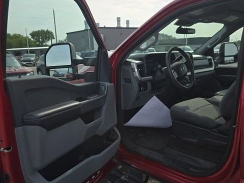 Used 2024 Ford F250 XLT w/ FX4 Off-Road Package AWD/4WD image 9
